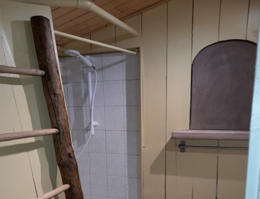 Deuxième salle d'eau et sa douche  - Maison Coeurdacier