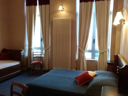 Chambre 1 ( vue avec lit d'appoint)