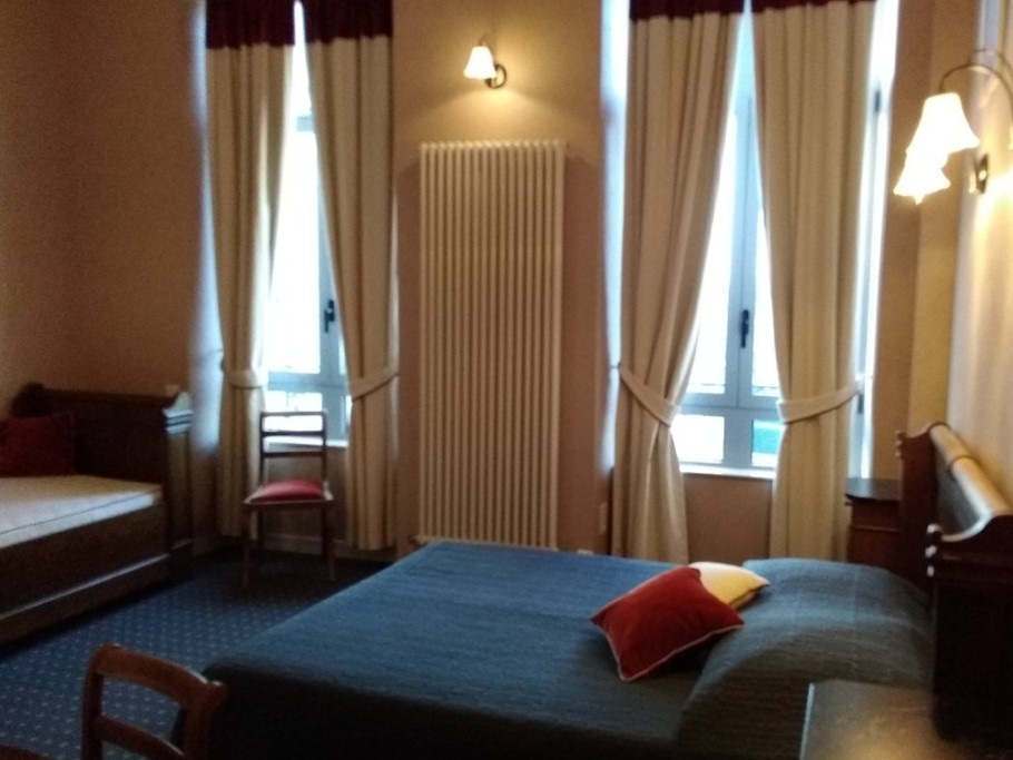 Chambre 1 ( vue avec lit d'appoint)