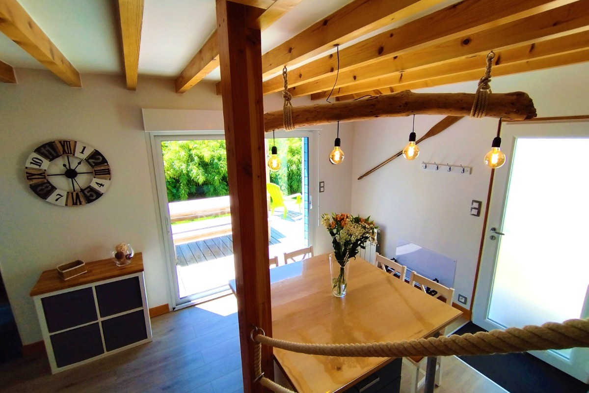 Espace cuisine, séjour ouvert