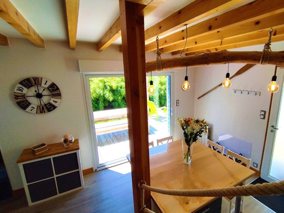 Espace cuisine, séjour ouvert