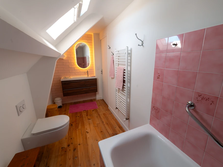 Bathroom upstairs