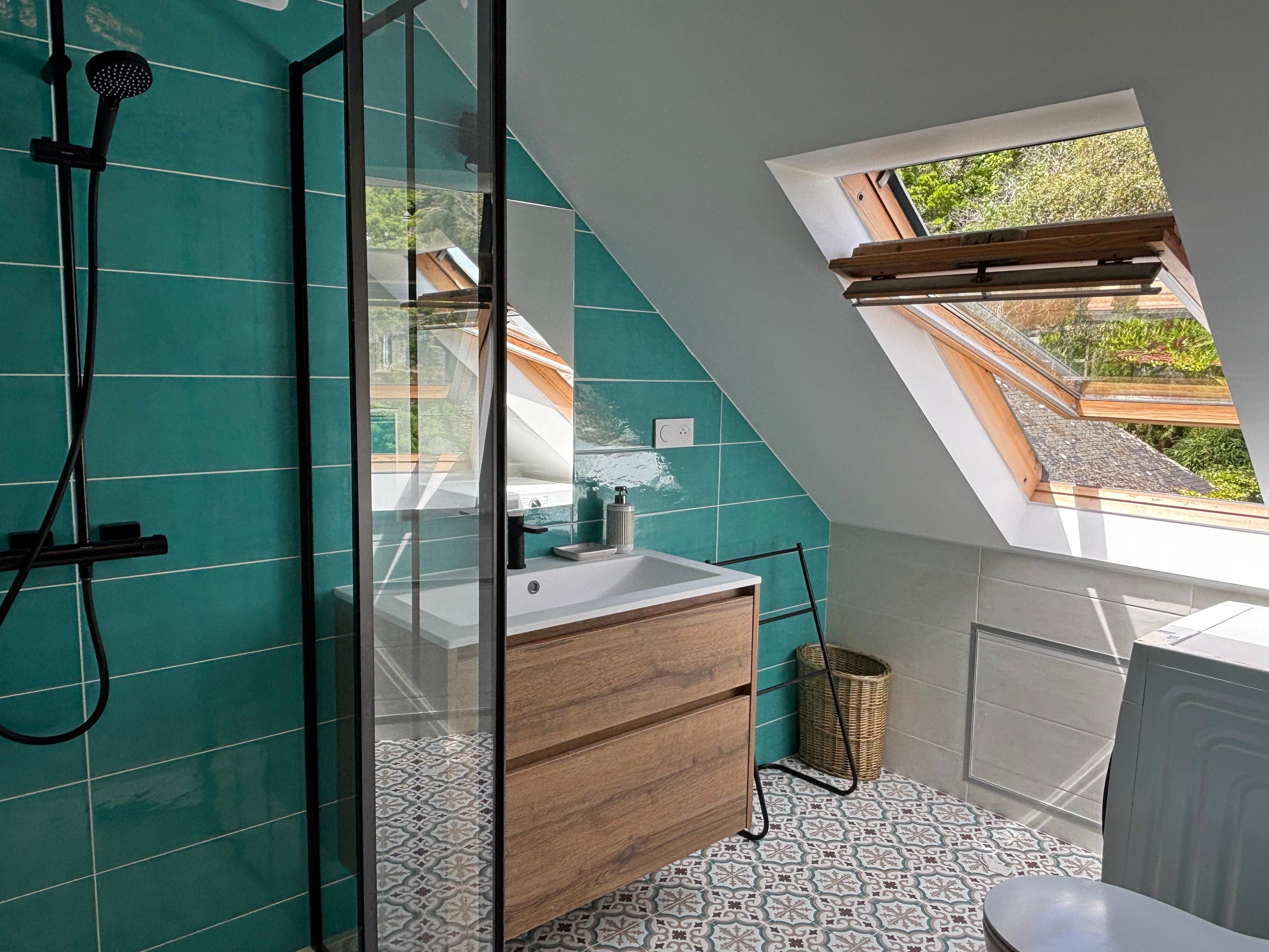 First floor: Shower room with toilet