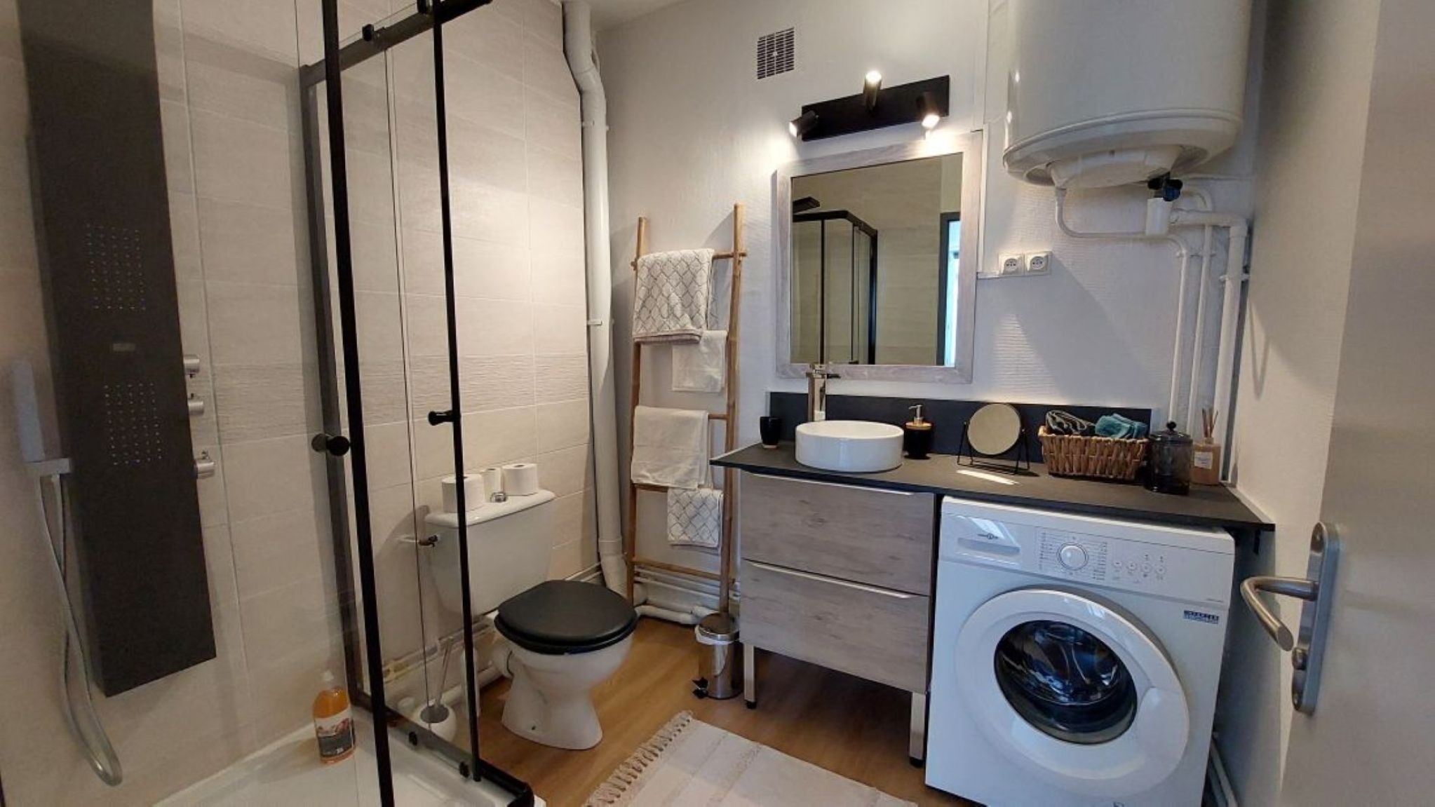 Studio lumineux pour 2 personnes de 33 m² au 1er étage, Centre ville de La Rochelle, Charente maritime