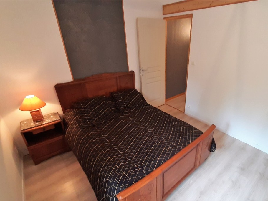 étage : chambre 1 : 1 lit 2 pers. en 140x190 cm