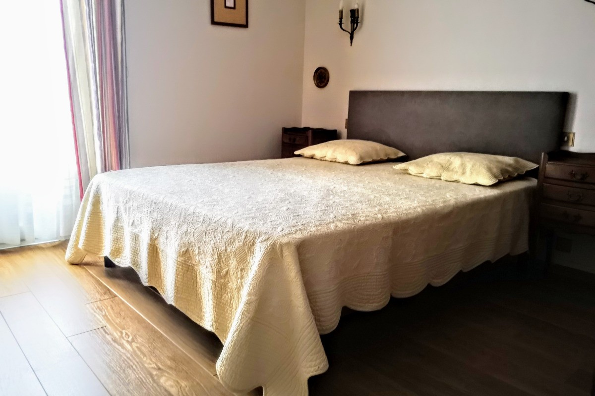 Chambre lit double 160, sur jardin côté ouest