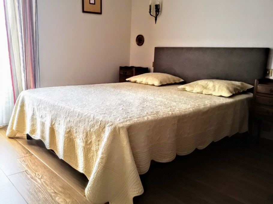 Chambre lit double 160, sur jardin côté ouest