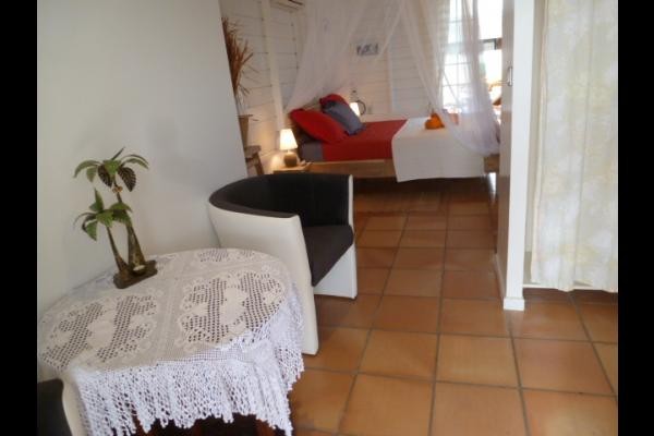 chambre caraibe et son coin salon