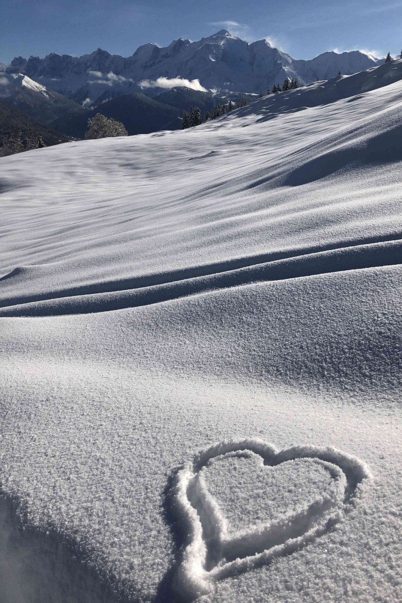 Champ de neige et le Mont-Blanc