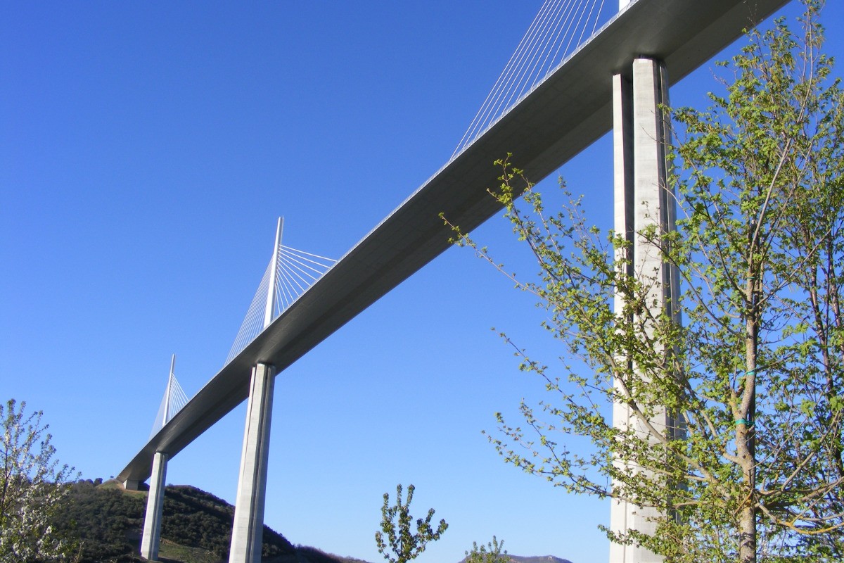 Depuis la Fenial, allez admirer le viaduc de Millau