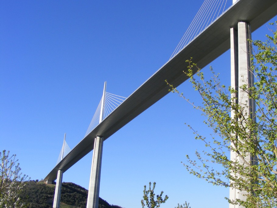 Depuis la Fenial, allez admirer le viaduc de Millau
