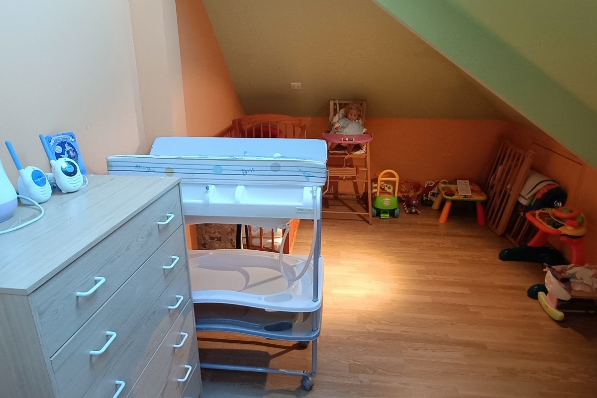 Gite de la poterie - Chambre d'enfant avec un lit enfant et un lit  bébé avec jeux enfants ! Idéal pour les familles