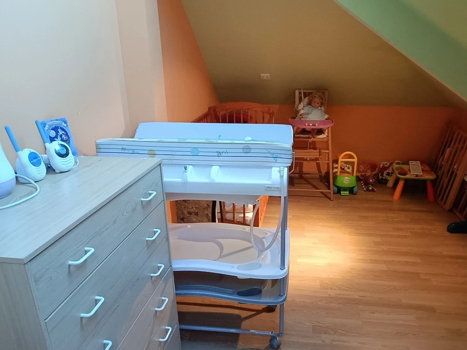 Gite de la poterie - Chambre d'enfant avec un lit enfant et un lit  bébé avec jeux enfants ! Idéal pour les familles