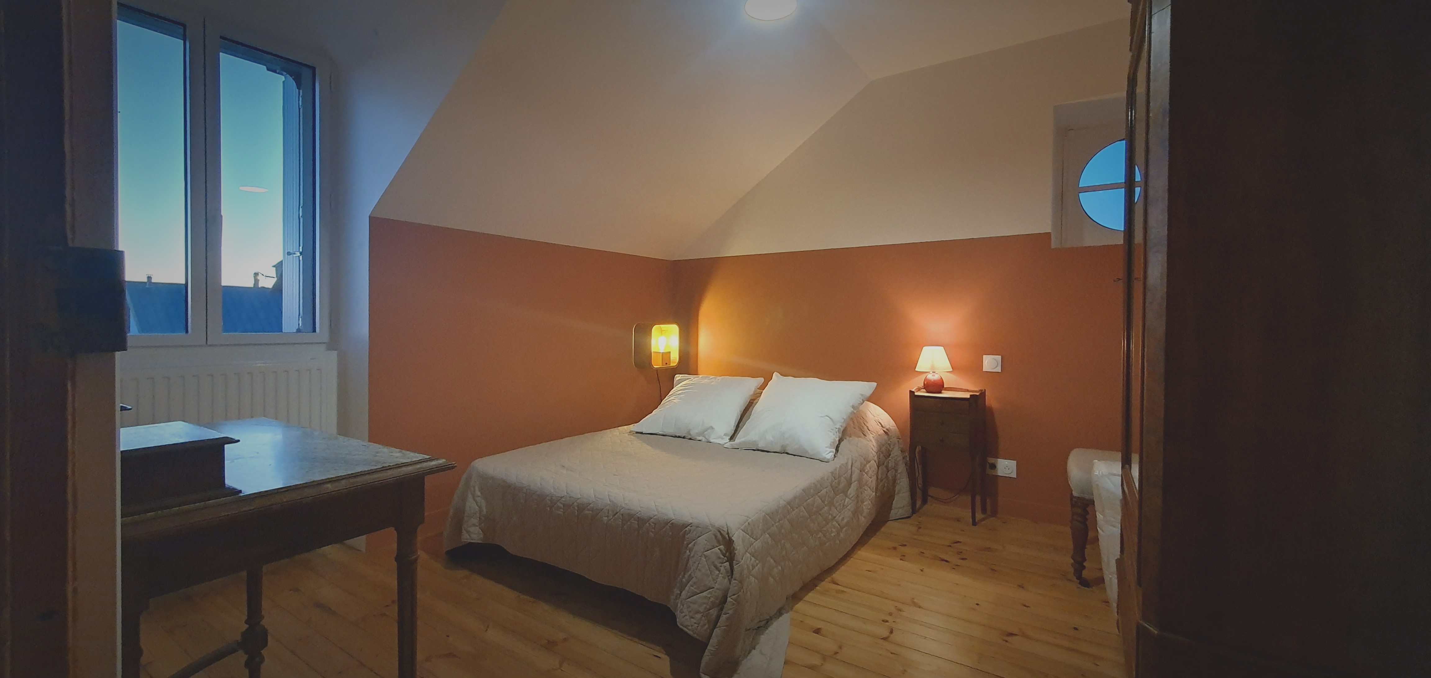 chambre rouge - mansardée - 11m2