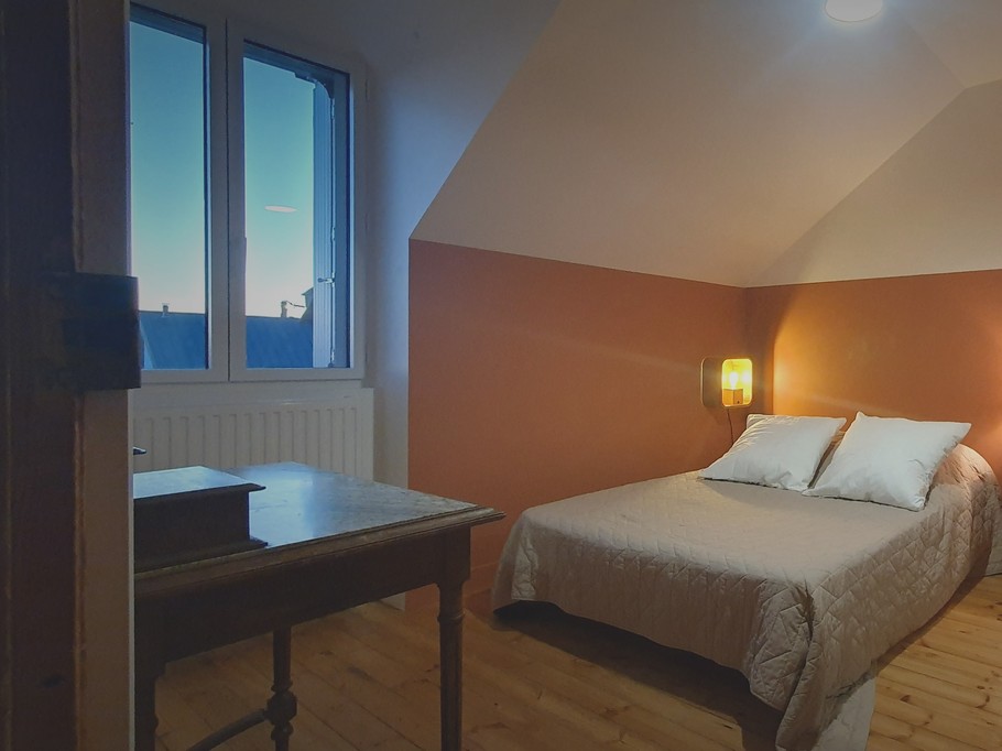 chambre rouge - mansardée - 11m2