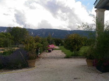 place de parking à coté du gîte