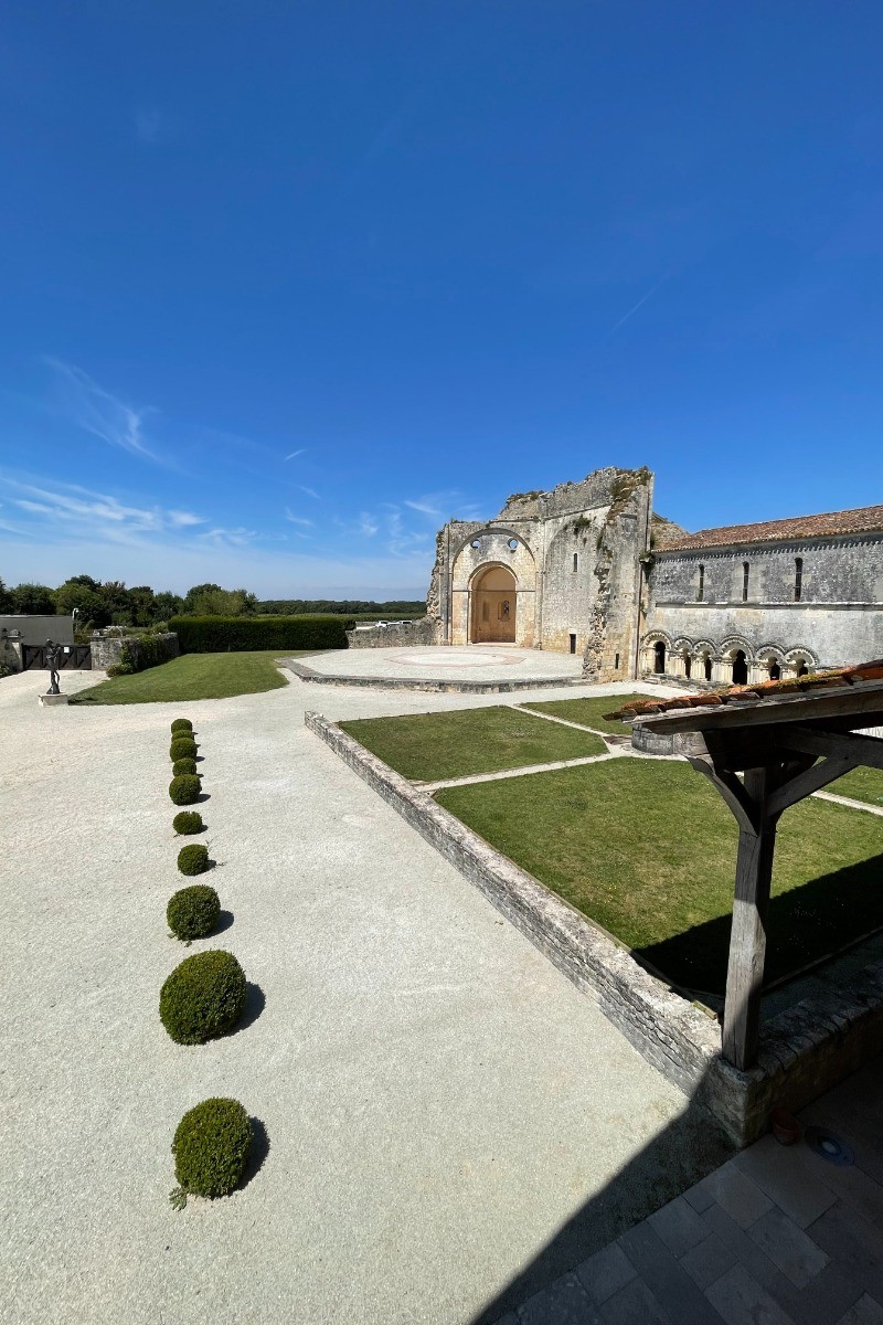 vue depuis la troisième chambre de l'Artémisia à l'abbaye de Trizay