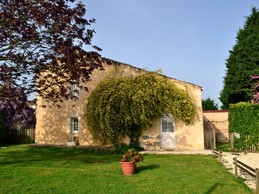 L'extérieur avec parking clos