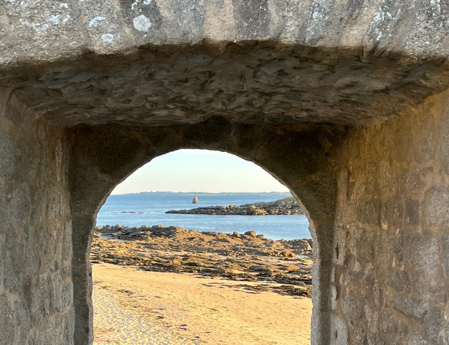 200m Accès aux 2 plages du Lohic