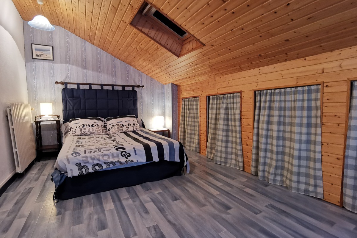 Etage 2: Chambre 3 avec lit 140