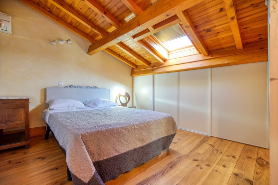 chambre lit 2 personnes 140 à l'étage