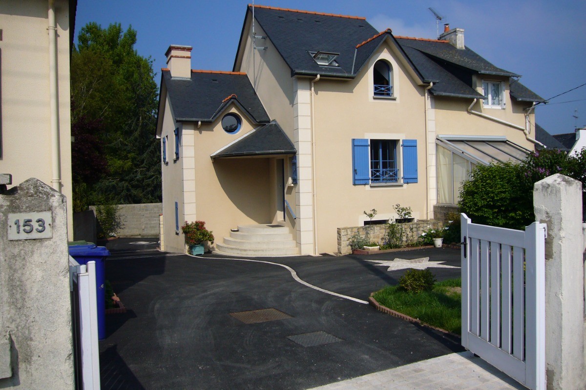 Accès de la cour