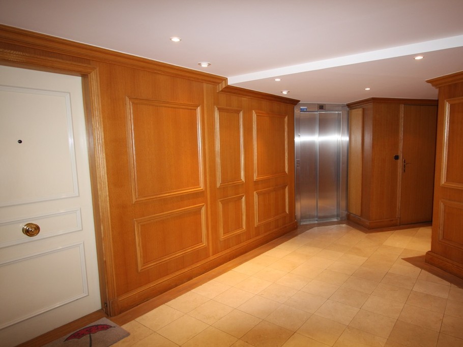Partie commune - entrée de l'immeuble - accès appartement et ascenseur