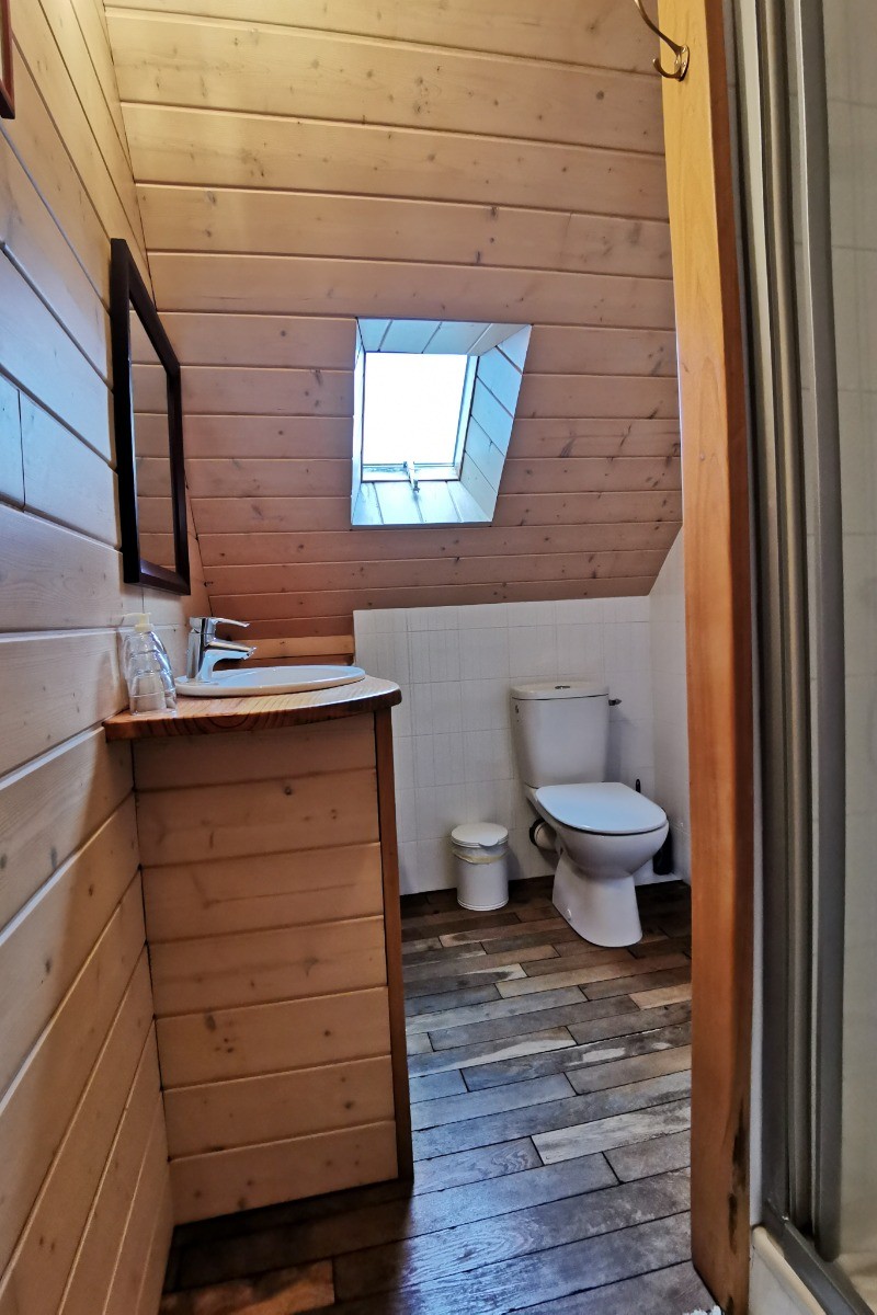 salle d'eau privative avec WC communicante