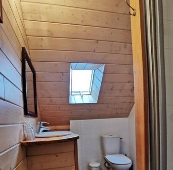 salle d'eau privative avec WC communicante