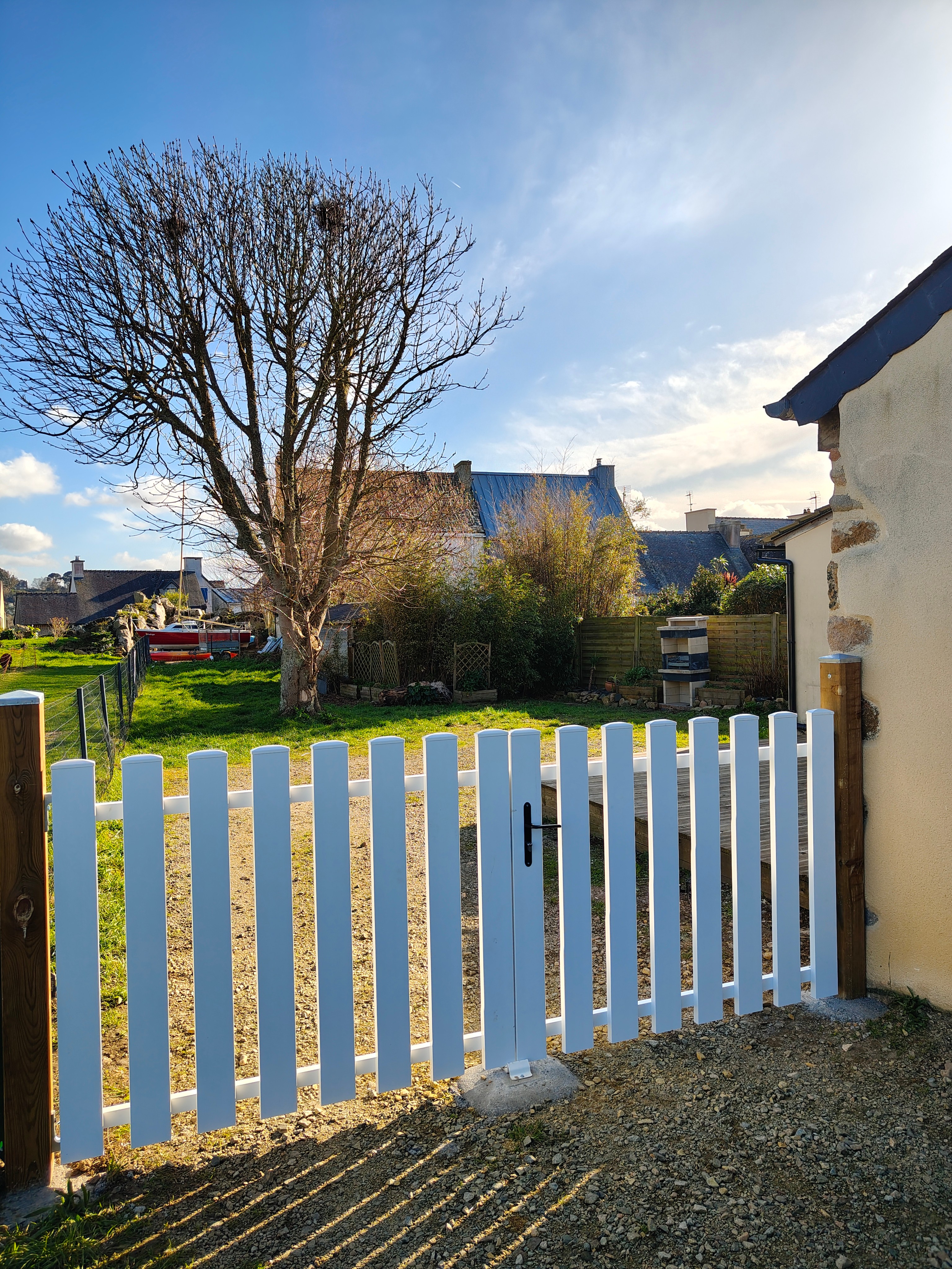 Enclosed plot, ideal for child safety