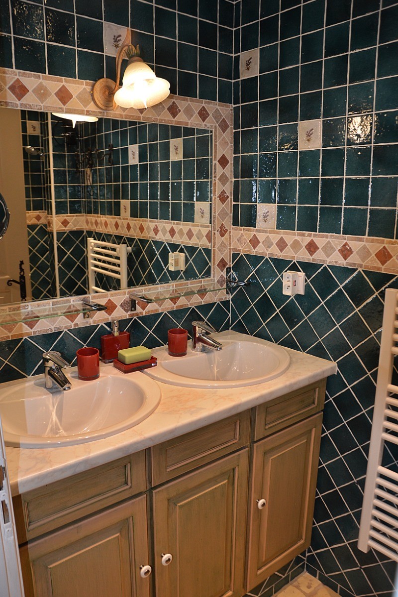 Deuxième salle d'eau double vasque, Clos de la Chesnaye à Mons (Var, Provence)