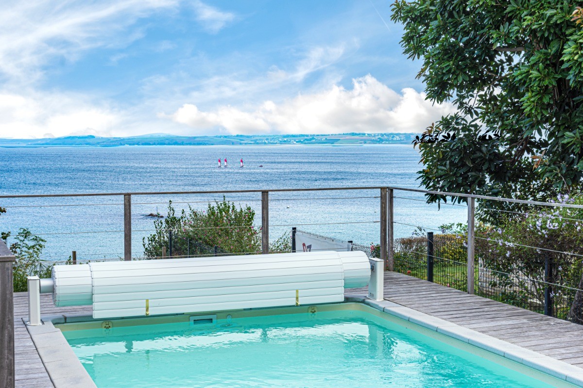 Vue mer depuis la piscine