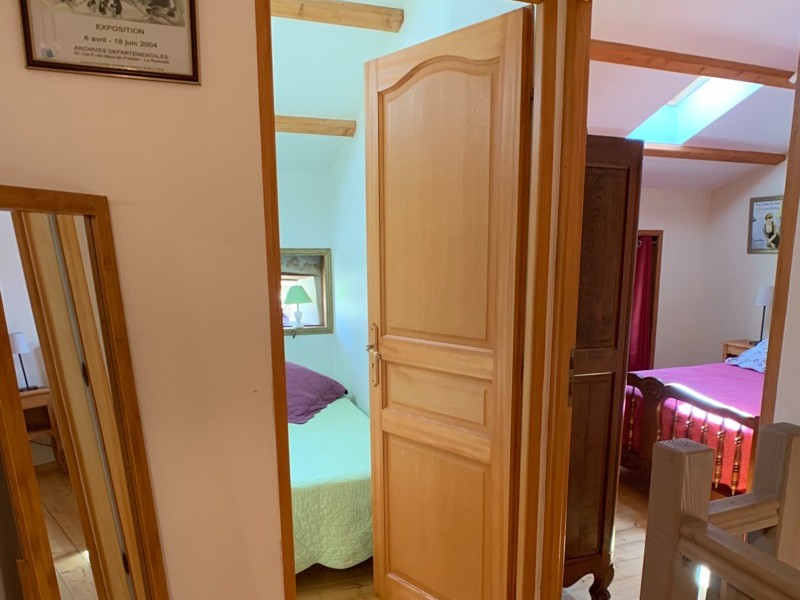 le pallier qui désert les chambres et la salle d'eaux