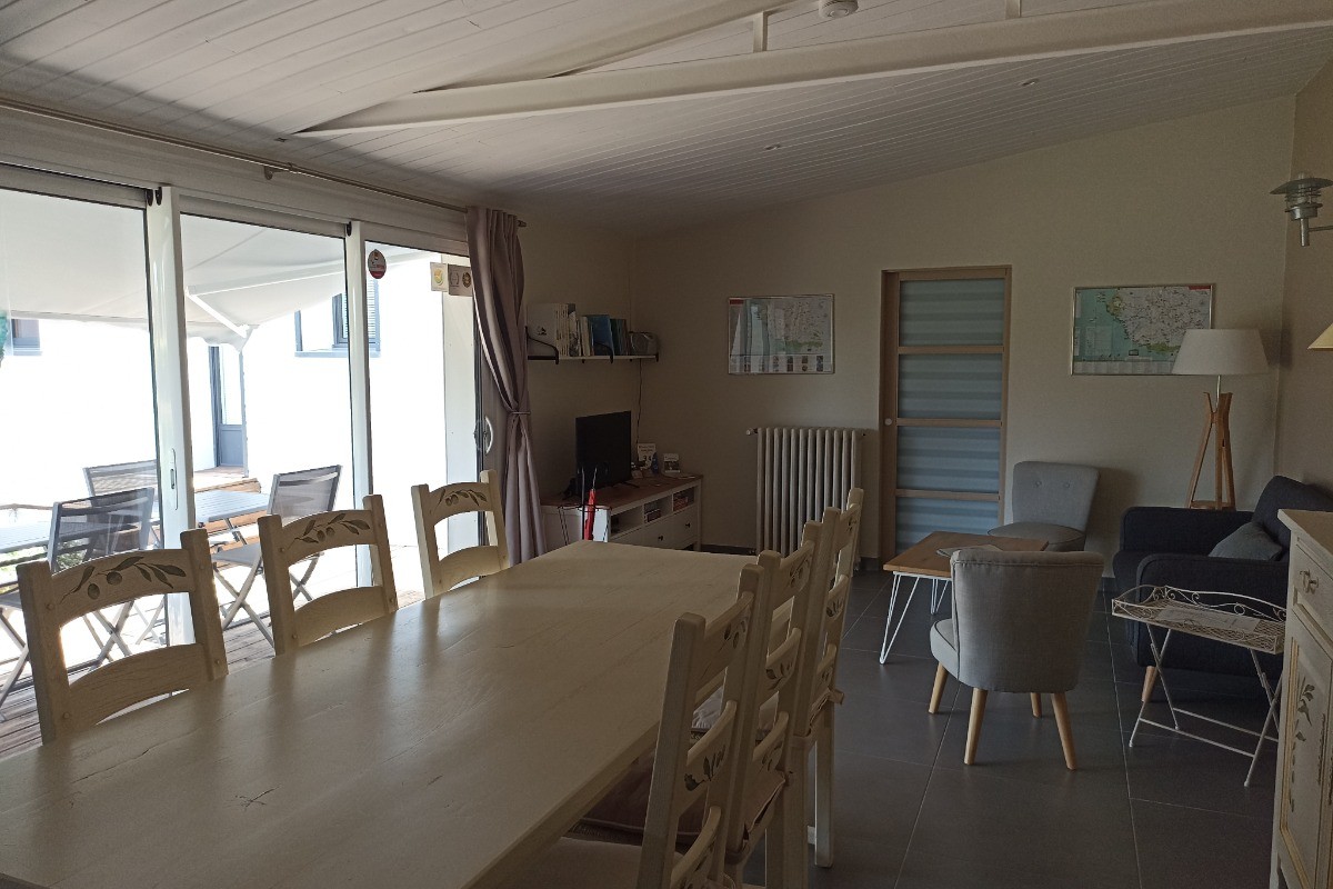 Salle à manger des p'tits déjeuners et coin salon