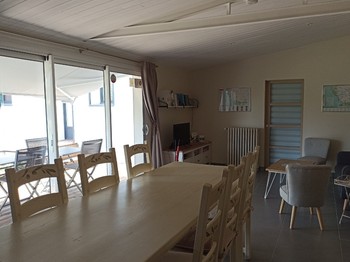 Salle à manger des p'tits déjeuners et coin salon