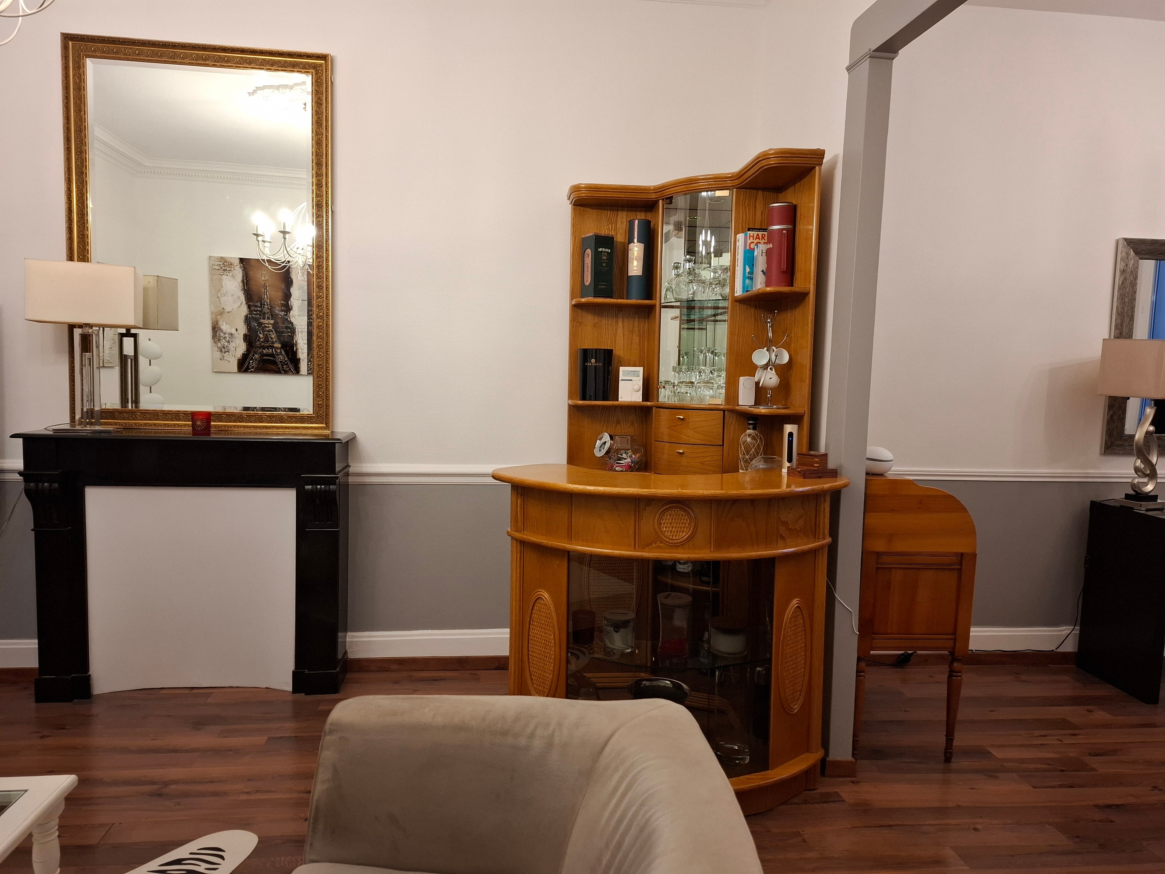 Salon et son bar