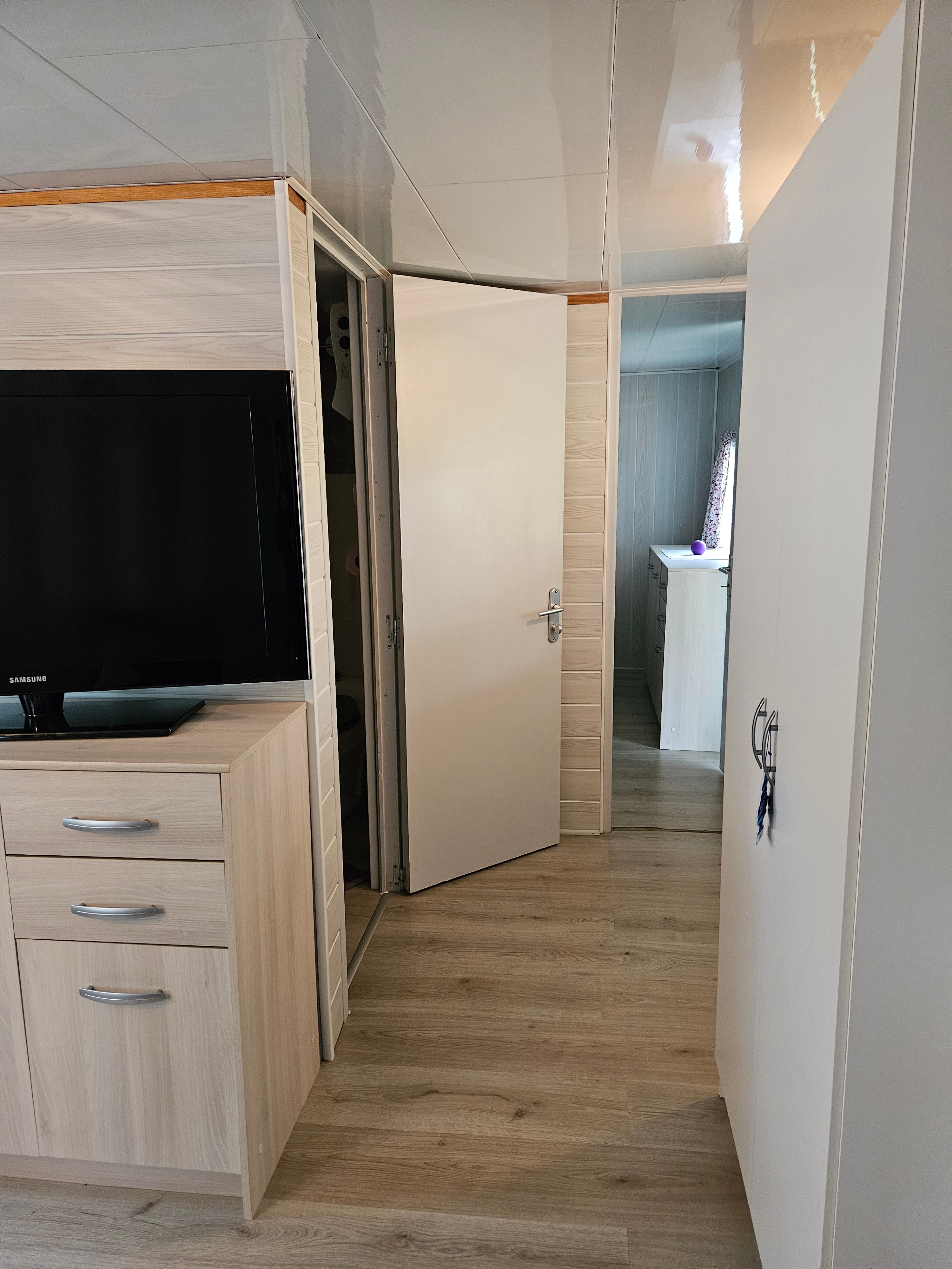 Access to bedroom and shower room - Gite on the banks of the Canal de l'Est and the Meuse sauvage