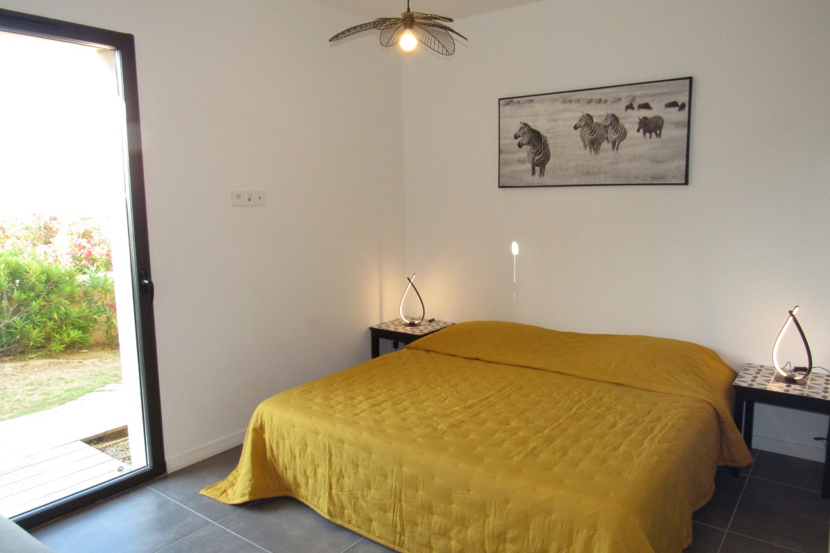 chambre 2 avec lit 180 ou 2x 90 donnant sur terrasse