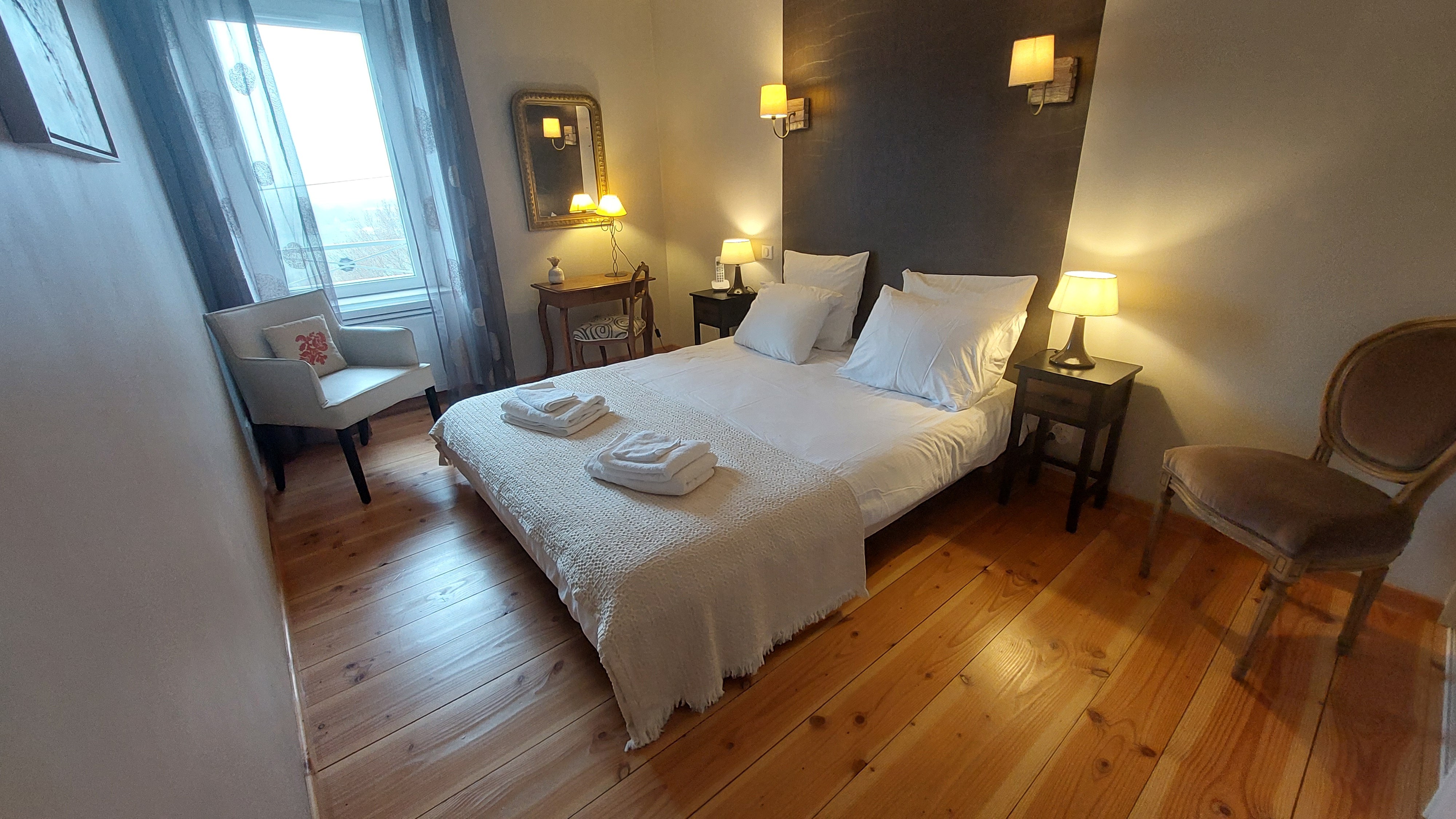 cosy double room, tastefully decorated gîte