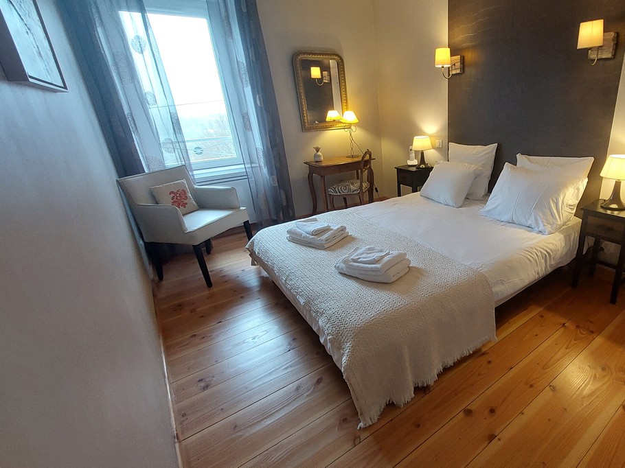 cosy double room, tastefully decorated gîte