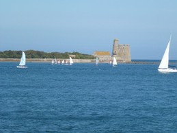 Voile à St Vaast (Tatihou au loin)