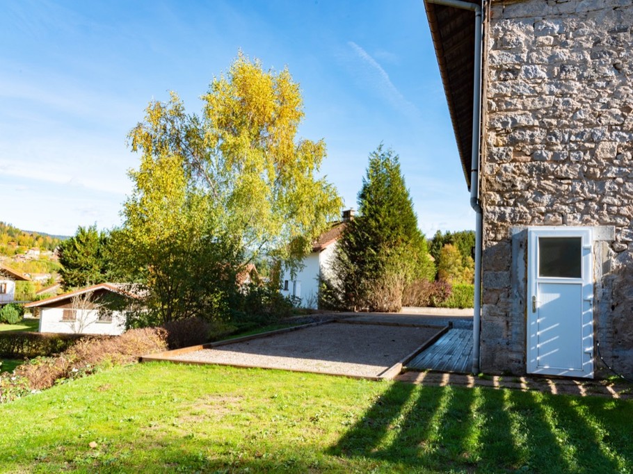 Terrain de pétanque en commun pour les trois gîte - Gîte Le Faon