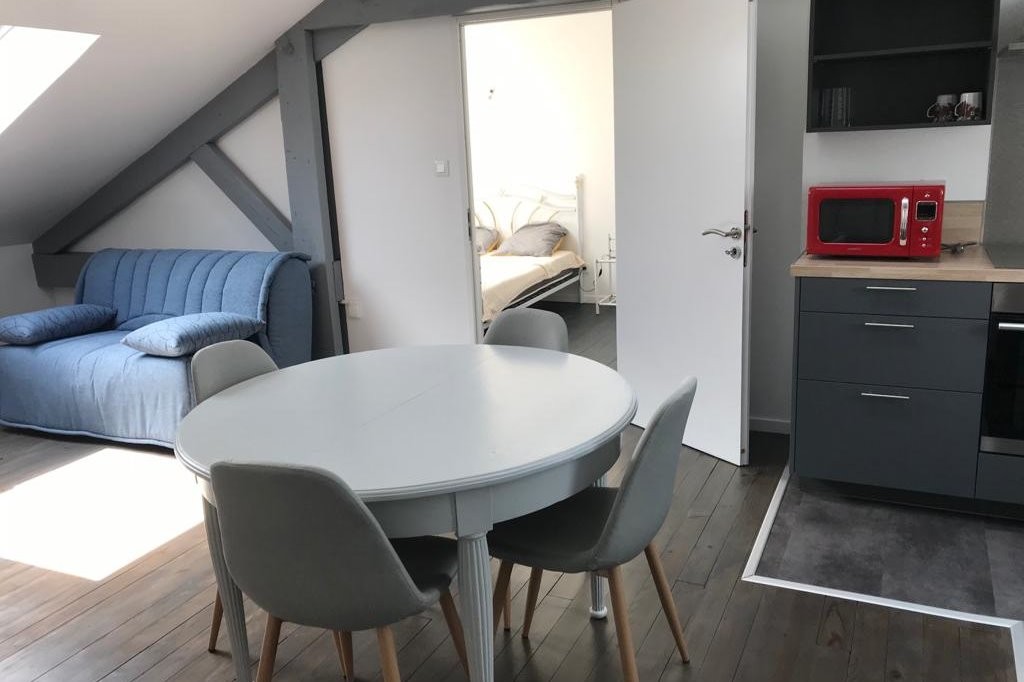 Appartement VANILLE : Pièce de vie, au 2e étage, centre de Royan en Charente maritime