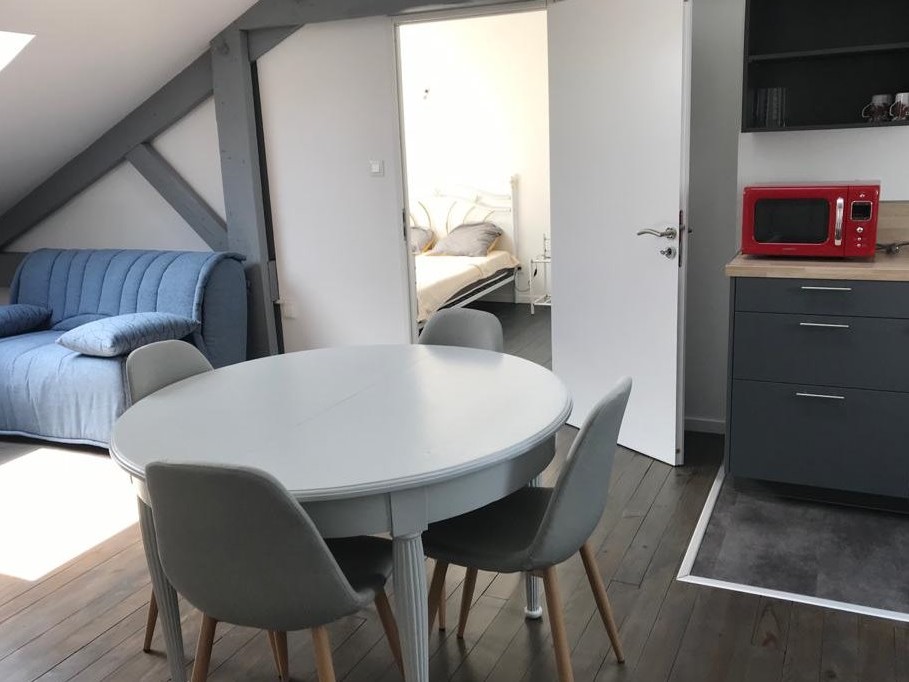 Appartement VANILLE : Pièce de vie, au 2e étage, centre de Royan en Charente maritime