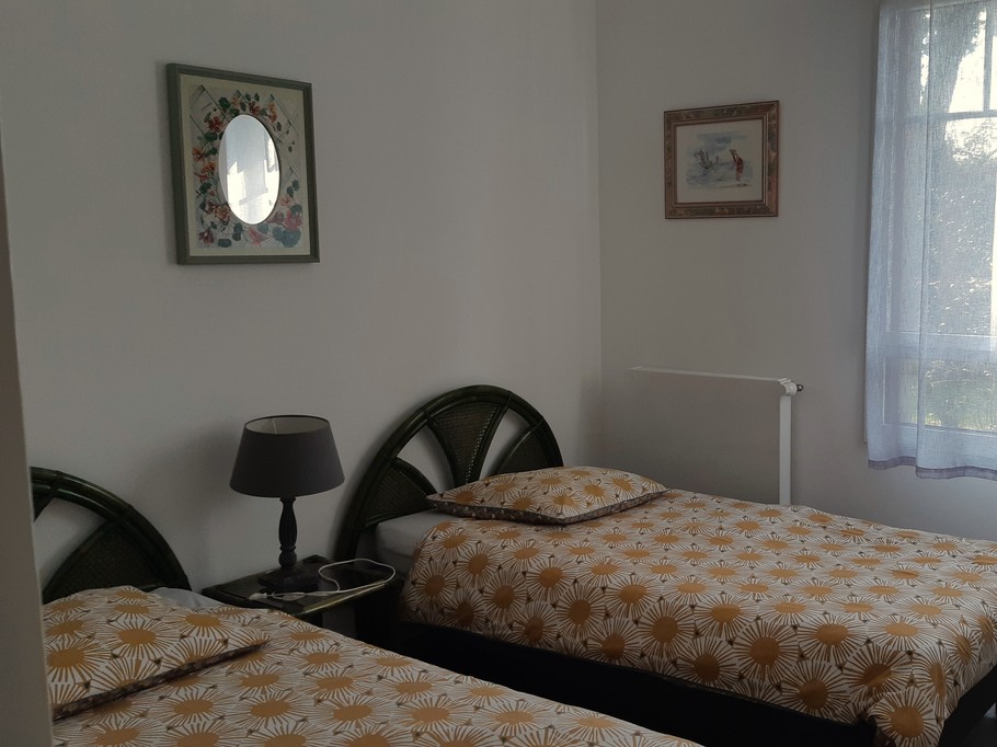 Room with 2 single beds (90cm)