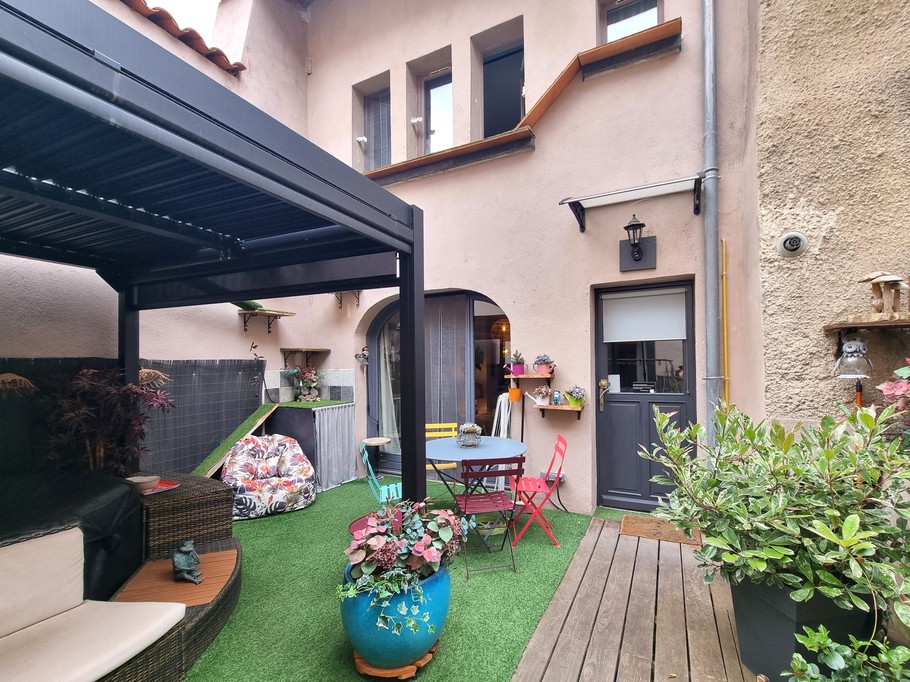 Logis Mont Anis - Espace extérieur aménagé (48 m2) - patio à partager avec l'hébergeur et les locataires.