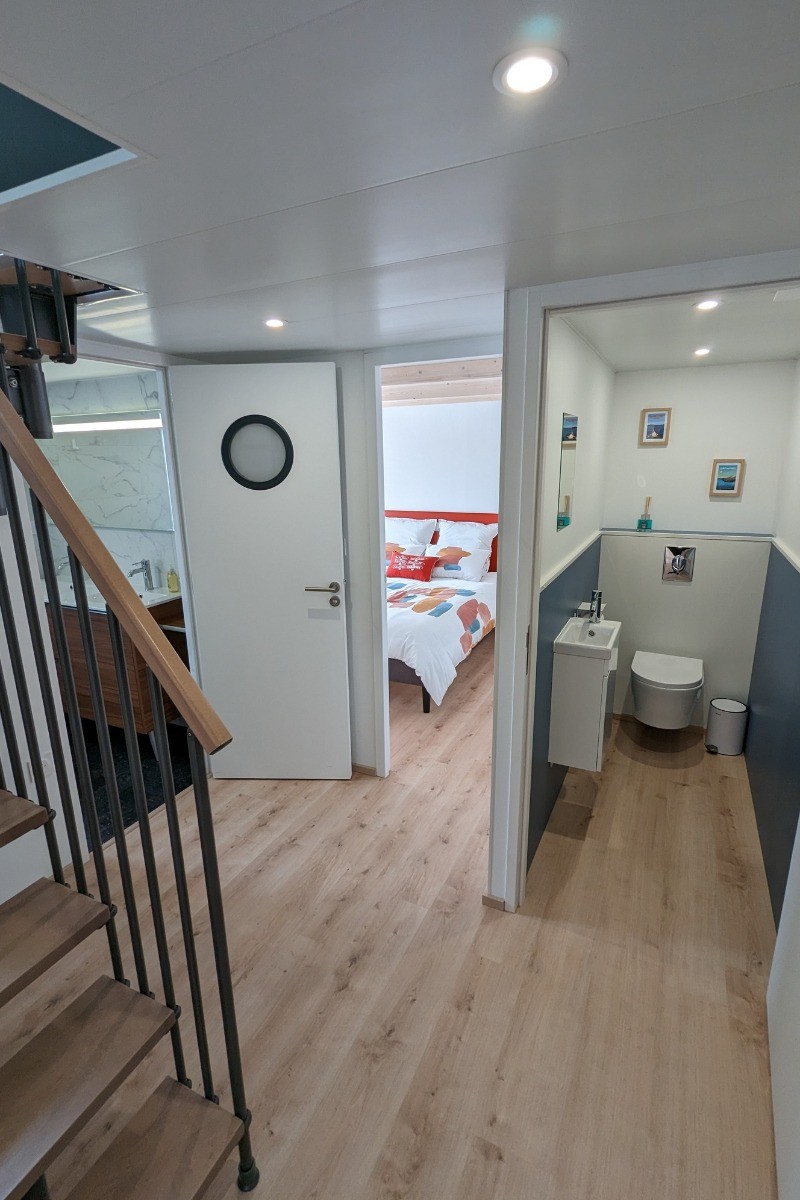 Partie Maison avec 1 chambre + 1 salle d'eau + 1 WC