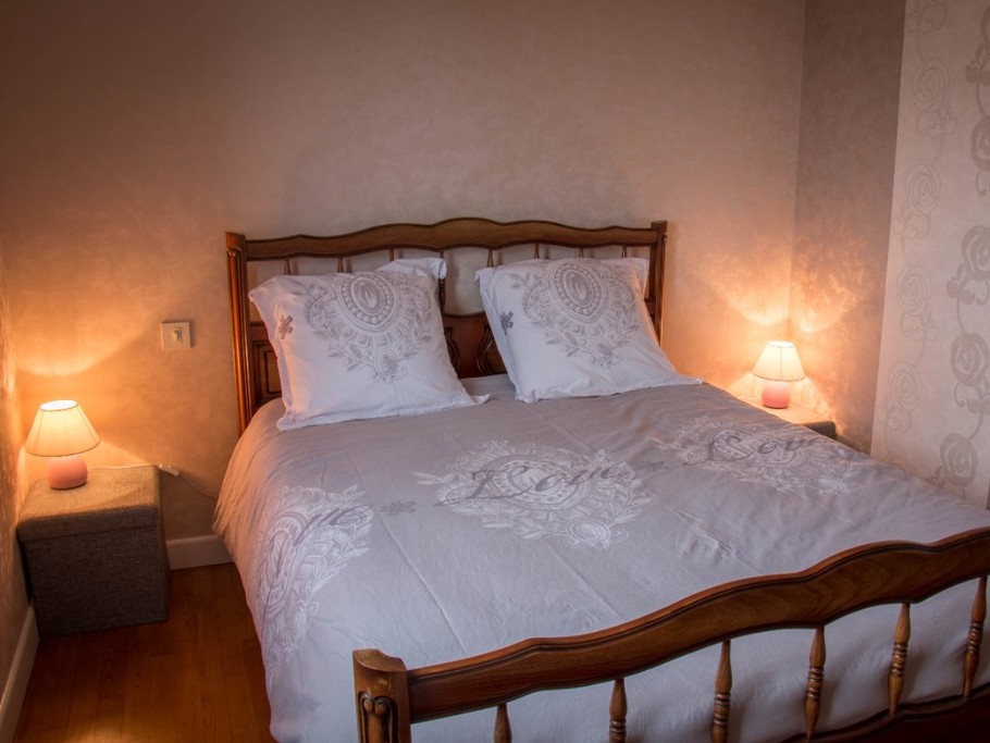 Chambre avec télévision au RDC