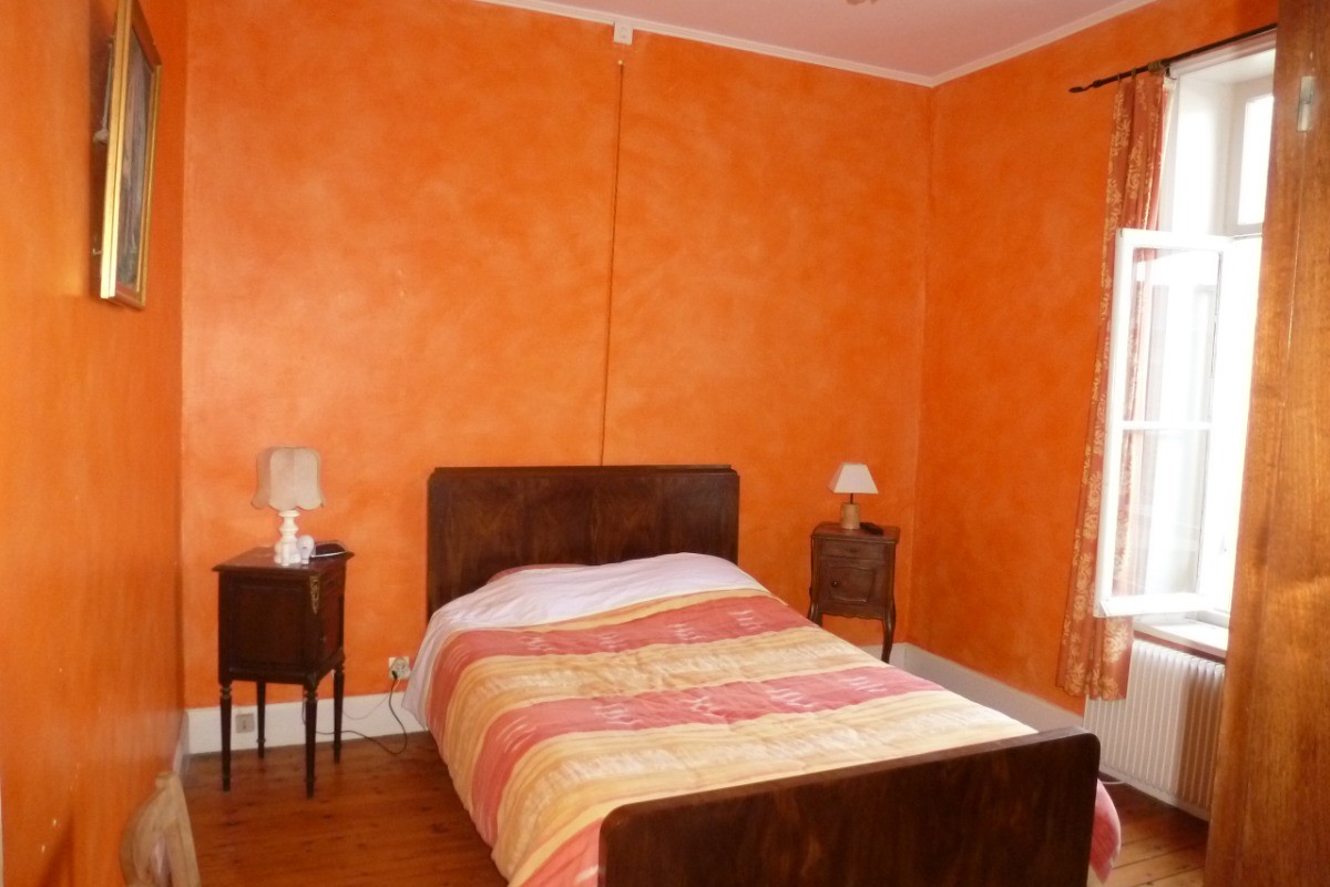 Chambre des "parents": il y fait toujours beau (lit 140x190)