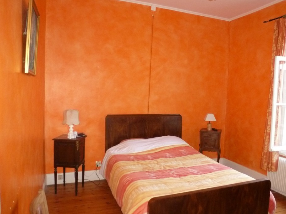 Chambre des "parents": il y fait toujours beau (lit 140x190)
